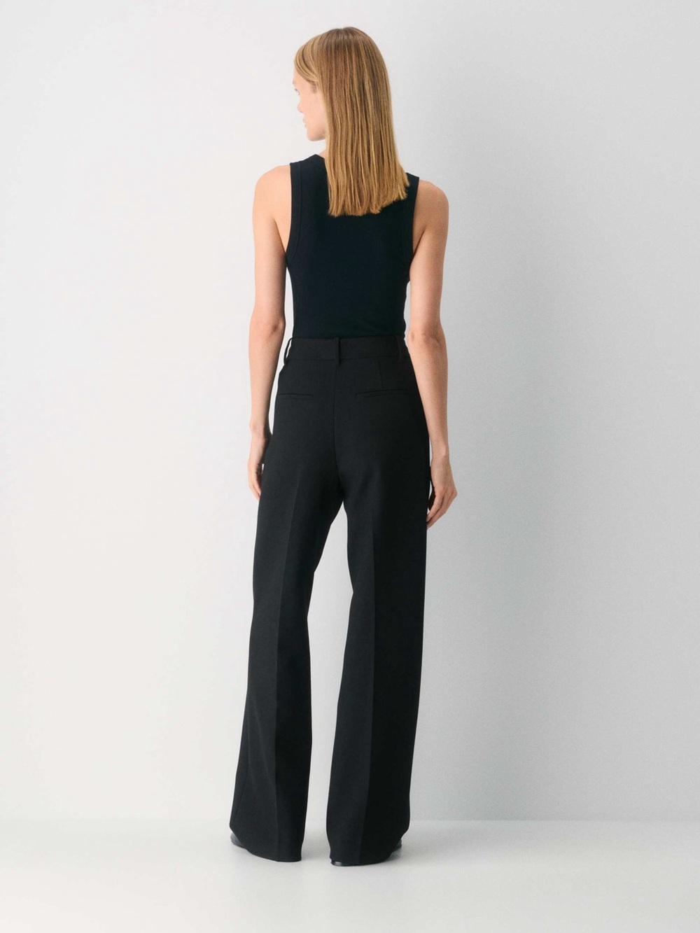 Aritzia The Effortless Pant - black - Picture 3 of 7